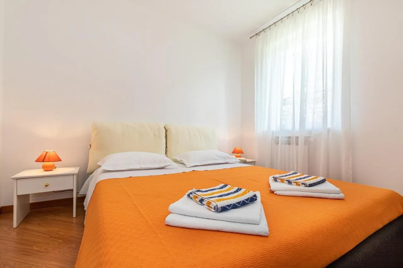 Apartments Ada Near The Sea Porec 0*,