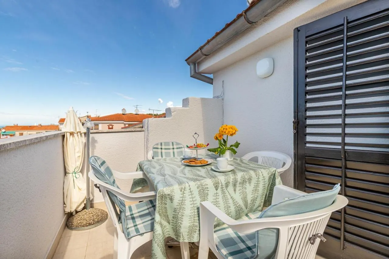 Apartments Ada Near The Sea Porec Guest house