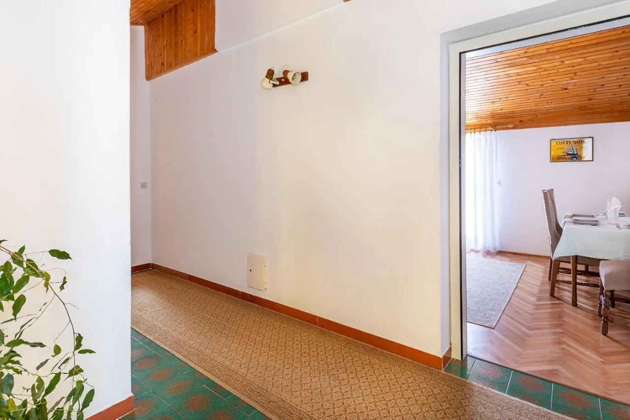 Apartments Ada Near The Sea 포레치 게스트하우스