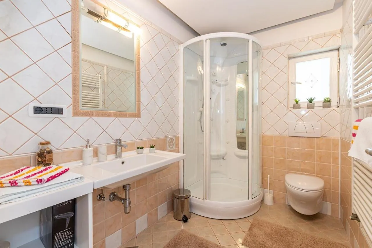 게스트하우스 Apartments Ada Near The Sea 포레치