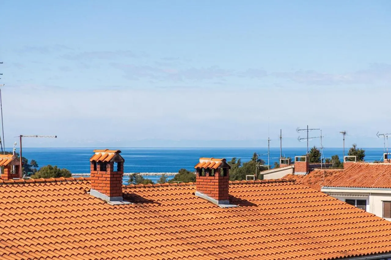 Apartments Ada Near The Sea 포레치 게스트하우스