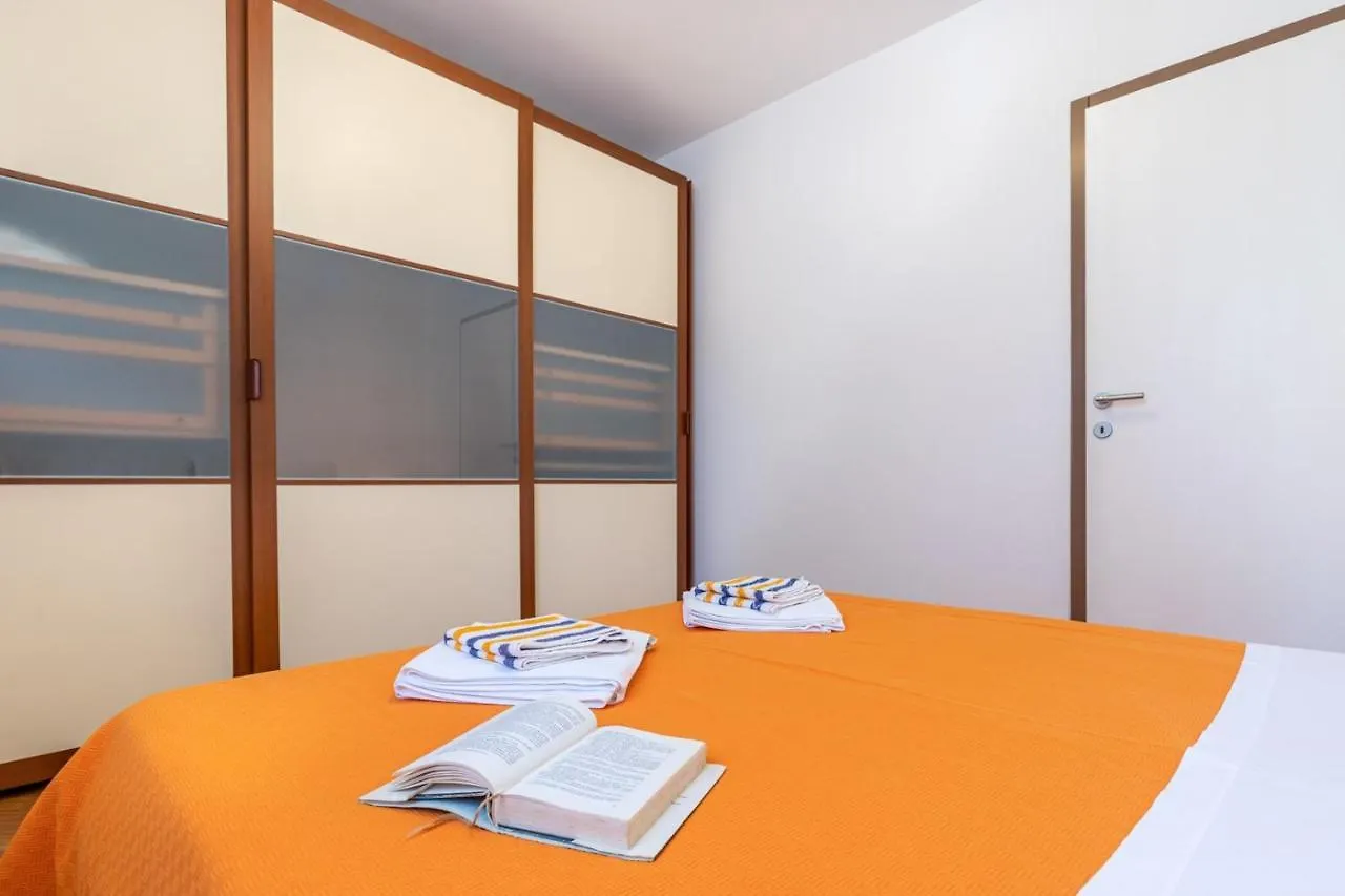 Apartments Ada Near The Sea 포레치 크로아티아