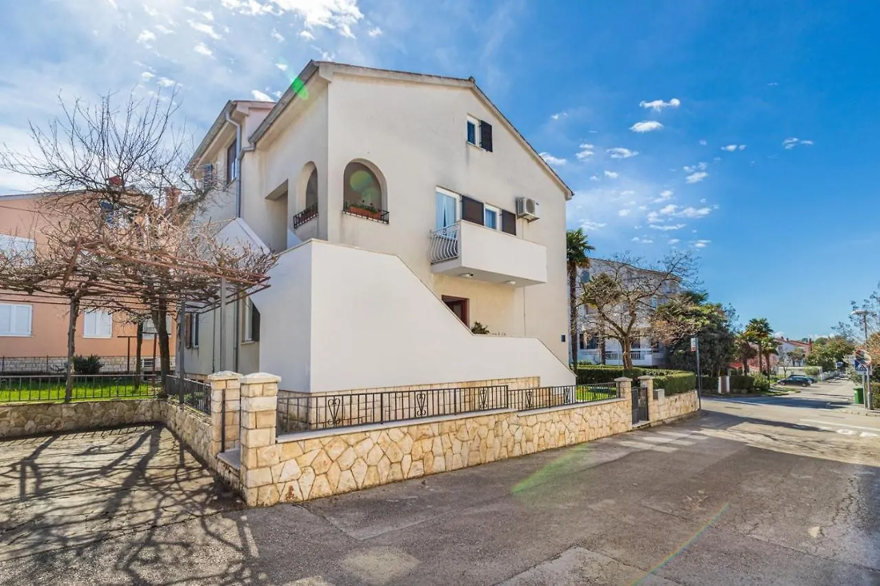 Apartments Ada Near The Sea 포레치 크로아티아